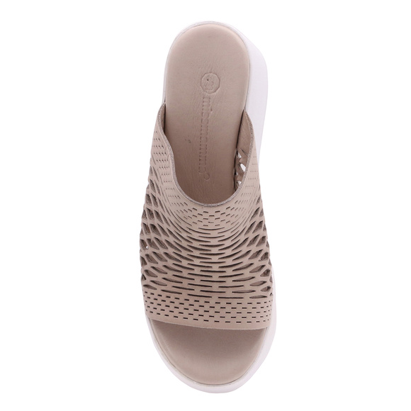 Damen-Schutz-Flip-Flops hoch durchbrochen auf einem Keil