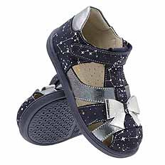 Kindersandalen zur Vorbeugung