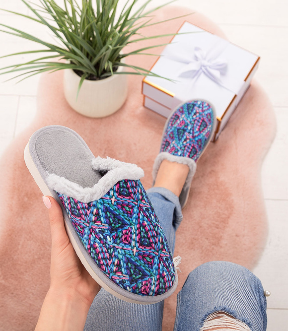 Wärmende Hausschuhe für Frauen