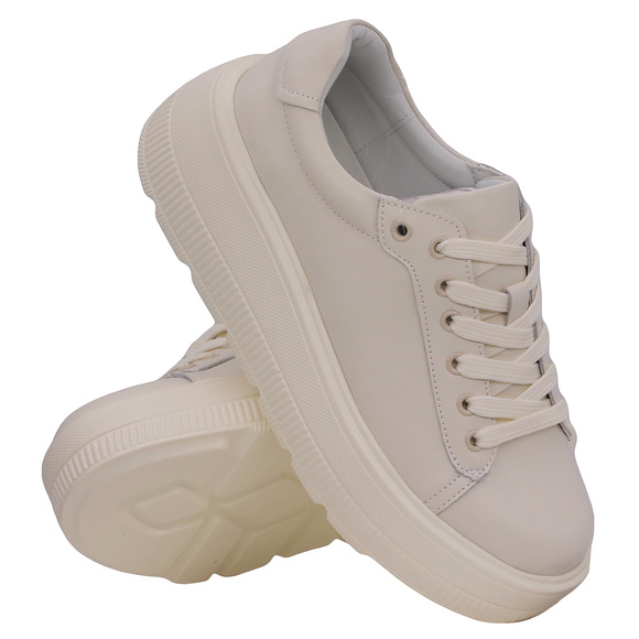 Damenschuhe Sneakers auf der Plattform