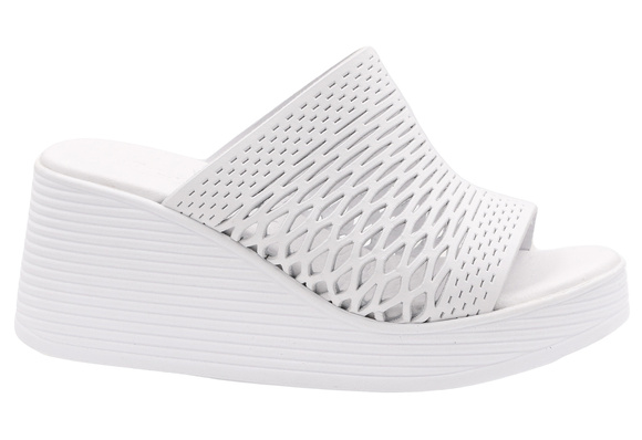 Damen-Schutz-Flip-Flops hoch durchbrochen auf einem Keil