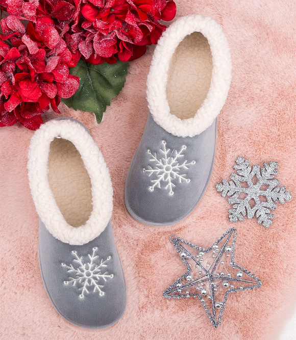 Wärmende Hausschuhe für Frauen